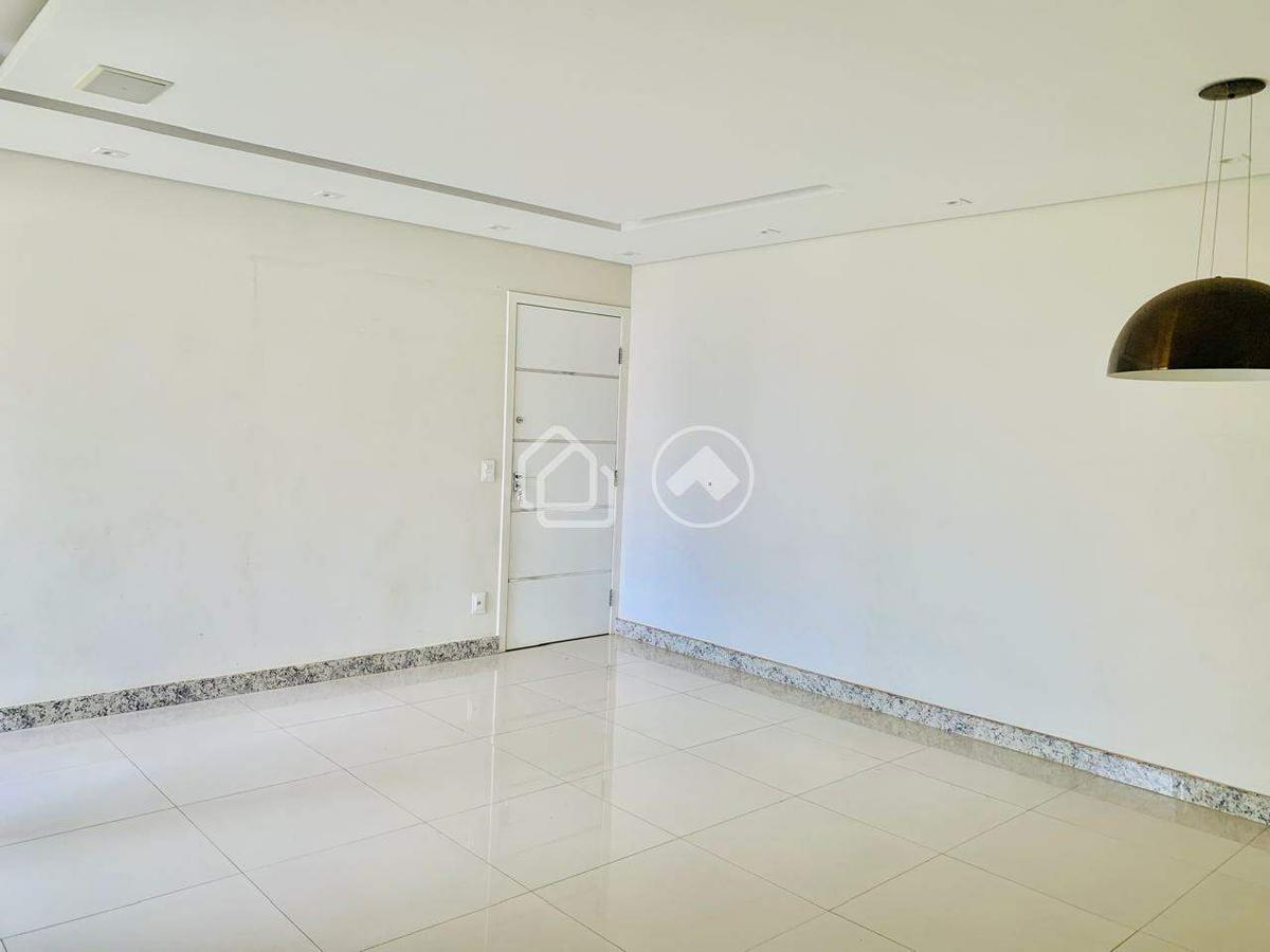 Apartamento, Estoril, 4 Quartos, 2 Vagas, 1 Suíte