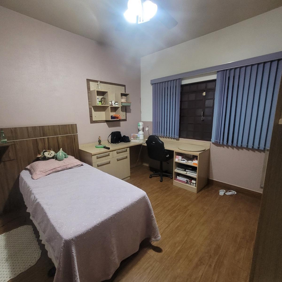 Casa, Castelo, 4 Quartos, 6 Vagas, 2 Suítes