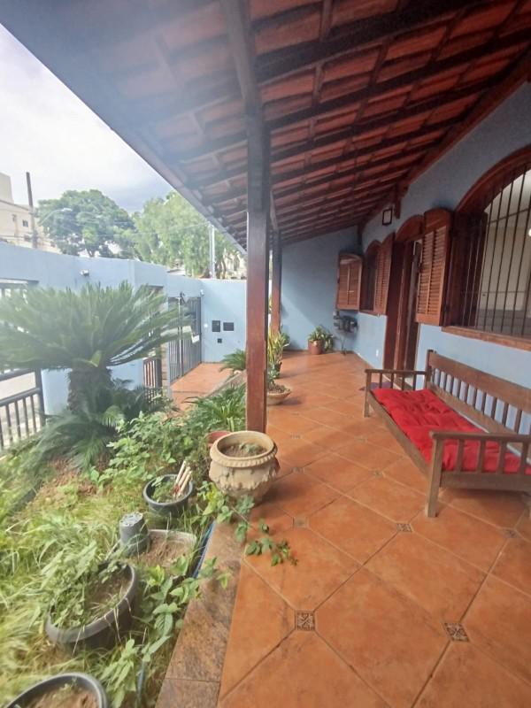 Casa, Castelo, 3 Quartos, 4 Vagas, 1 Suíte