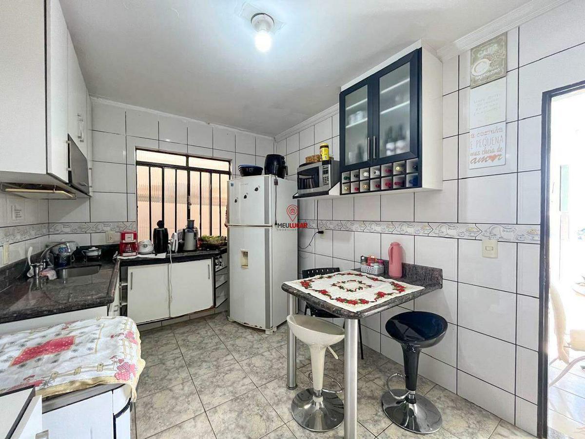 Casa, Barreiro, 3 Quartos, 4 Vagas, 1 Suíte