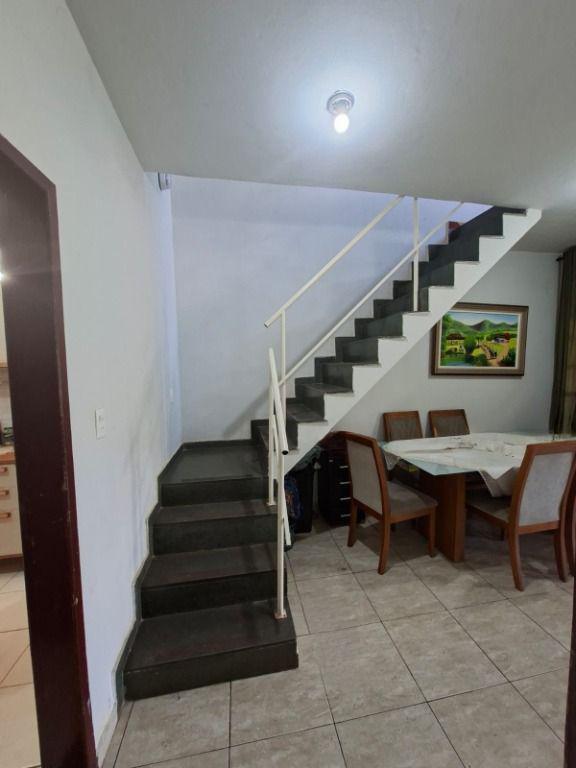 Casa, Centro, 4 Quartos, 0 Vaga