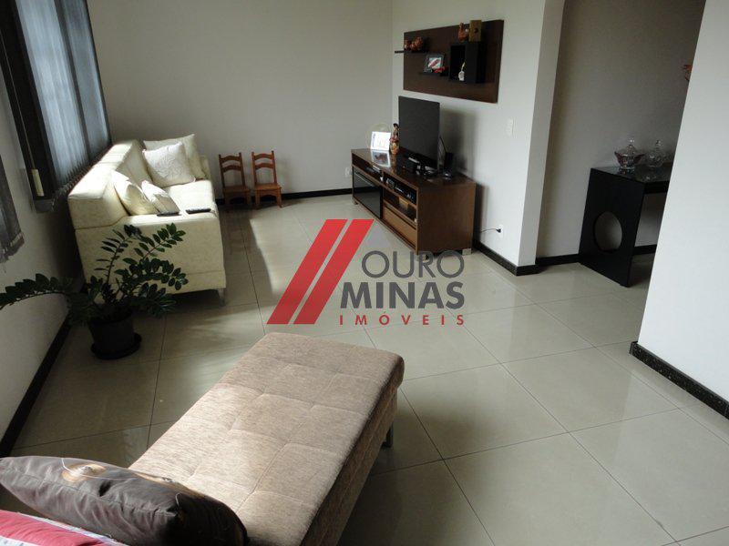 Casa, Sagrada Família, 4 Quartos, 5 Vagas, 1 Suíte