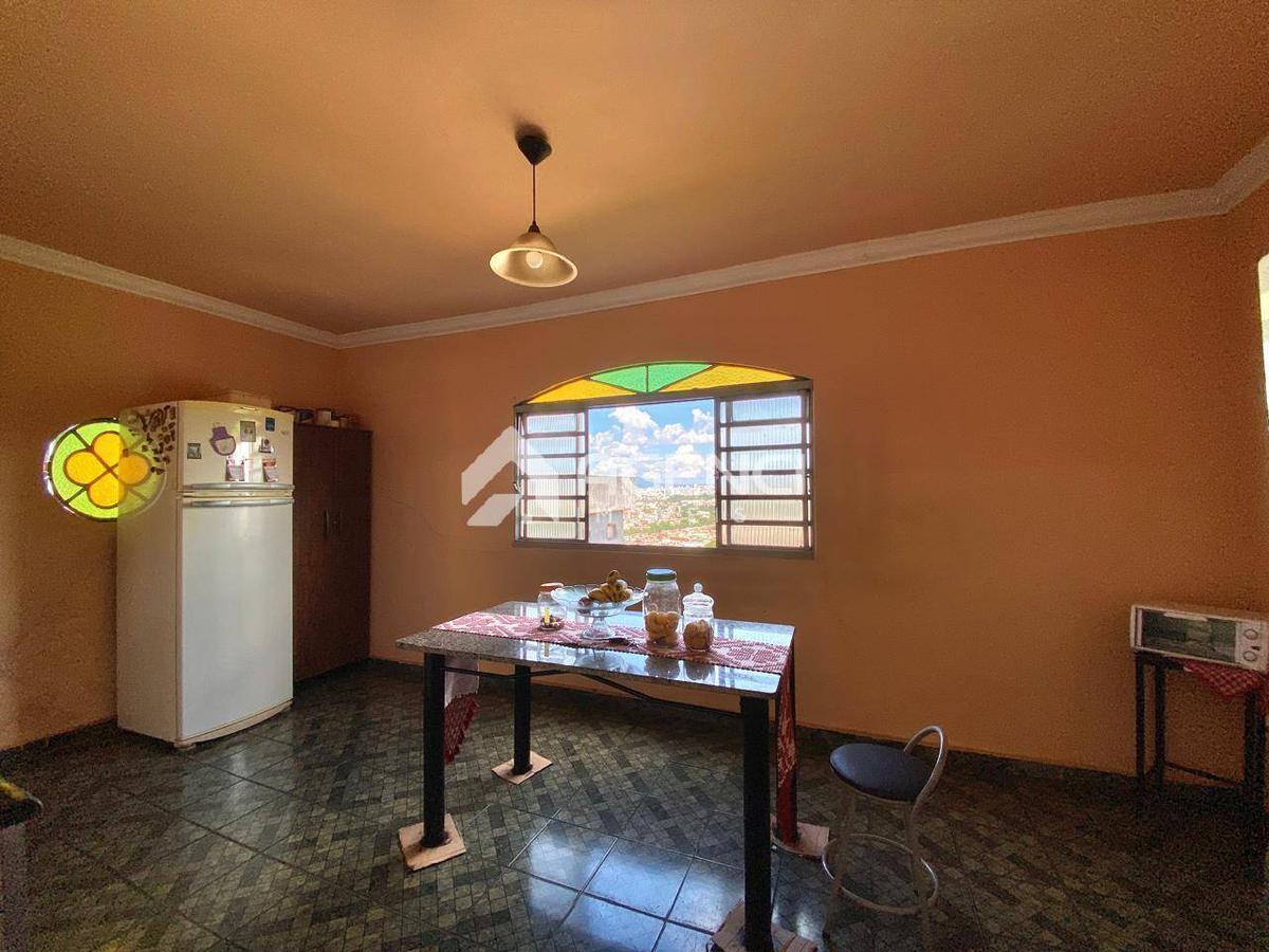 Casa, Santa Maria, 6 Quartos, 0 Vaga, 0 Suíte