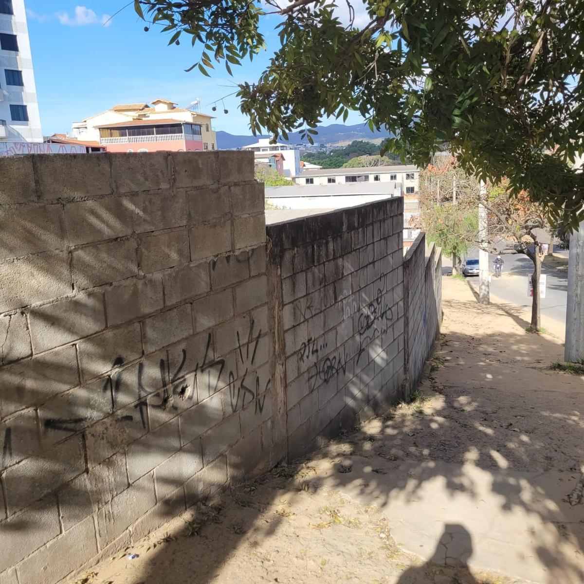 Lote, Jatobá (barreiro), 0 Quarto, 0 Vaga