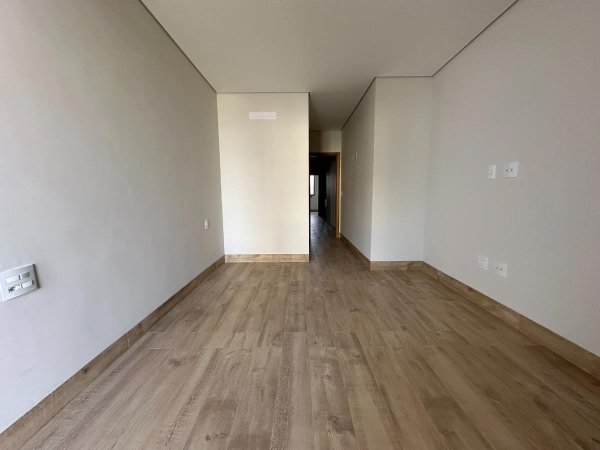 Casa, Jaraguá, 4 Quartos, 4 Vagas, 1 Suíte