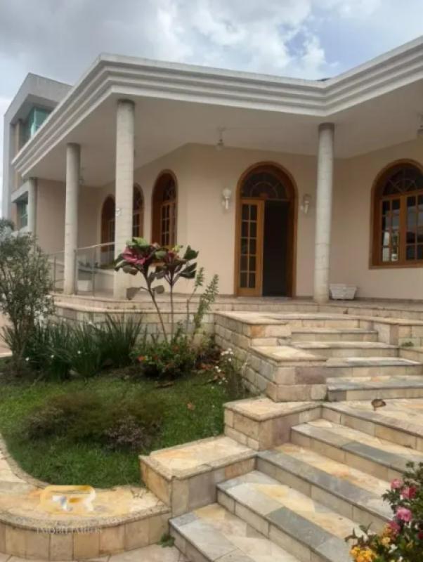 Casa, Castelo, 4 Quartos, 6 Vagas, 1 Suíte