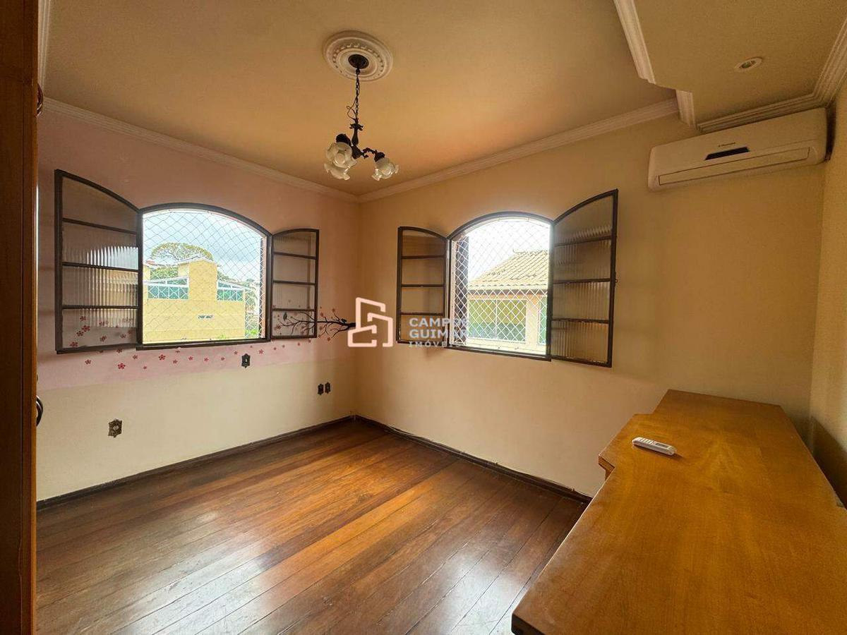 Casa, Industrial, 4 Quartos, 2 Vagas, 2 Suítes