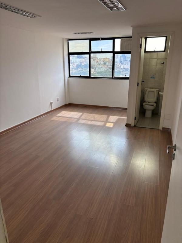Sala, Barro Preto, 0 Quarto, 5 Vagas