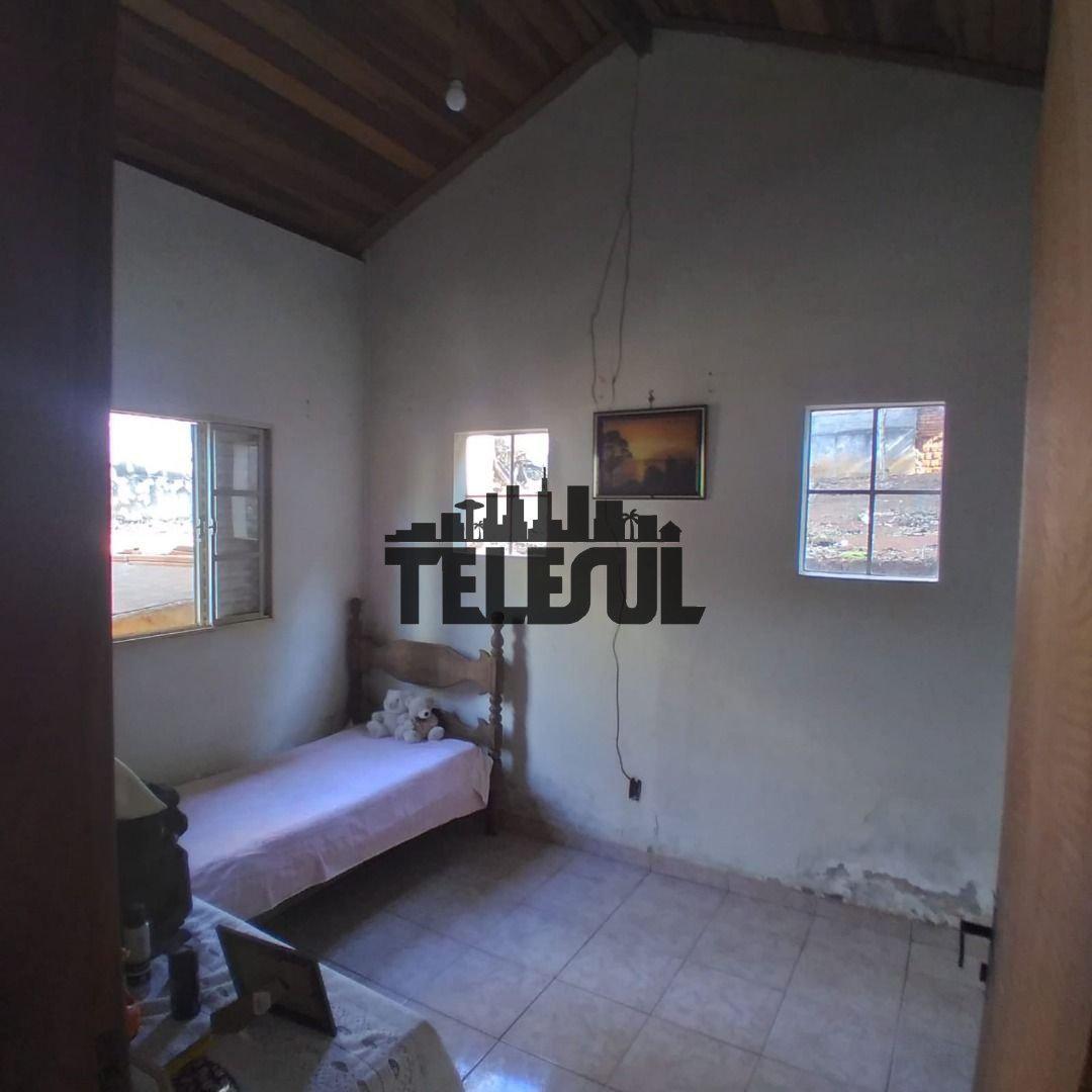 Casa, Centro, 4 Quartos, 0 Vaga, 1 Suíte