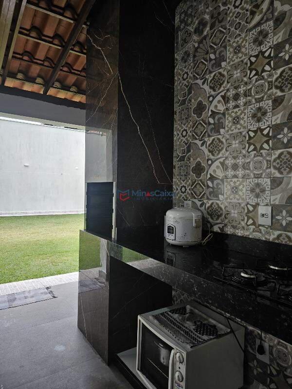 Casa, Quitandinha, 3 Quartos, 2 Vagas, 1 Suíte