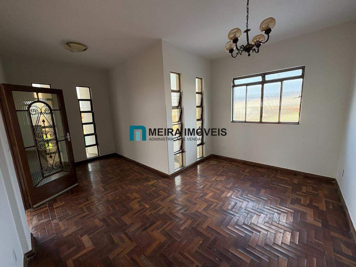Casa, Concórdia, 6 Quartos, 0 Vaga, 1 Suíte