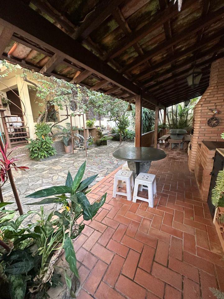 Casa, Cachoeirinha, 3 Quartos, 4 Vagas, 1 Suíte