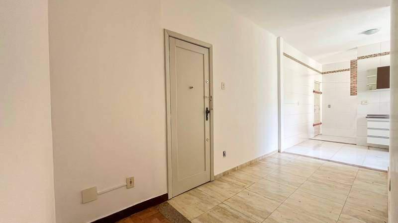 Apartamento, Floresta, 3 Quartos, 0 Vaga, 1 Suíte