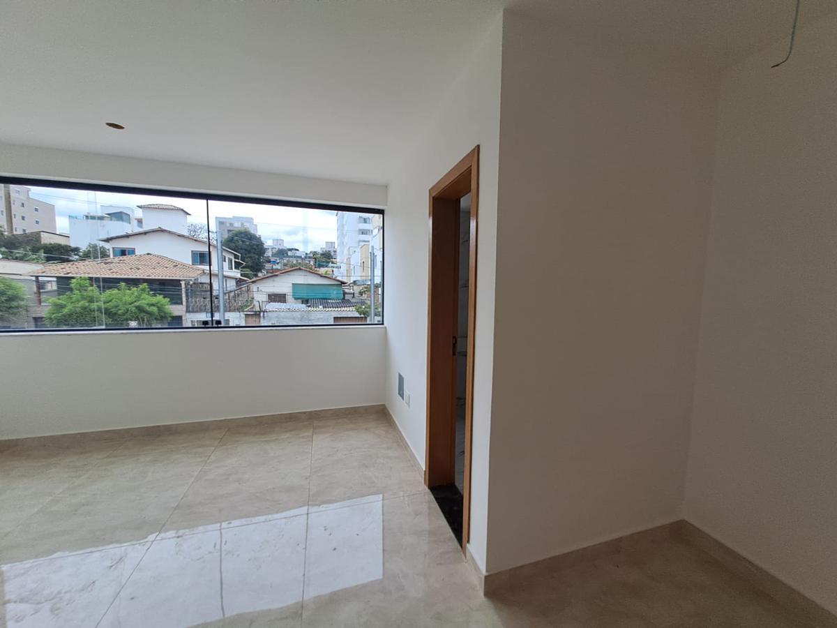 Casa, Santa Branca, 3 Quartos, 4 Vagas, 1 Suíte