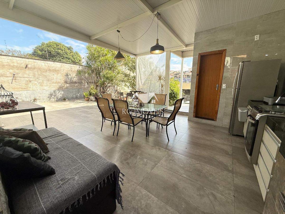 Casa, Tirol (barreiro), 3 Quartos, 2 Vagas, 1 Suíte