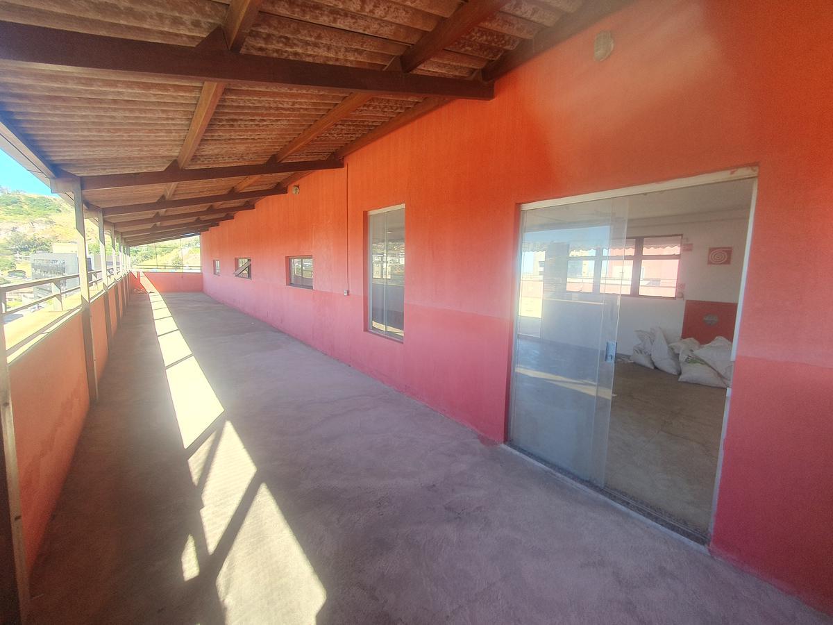 Sala, Estoril, 0 Quarto, 2 Vagas