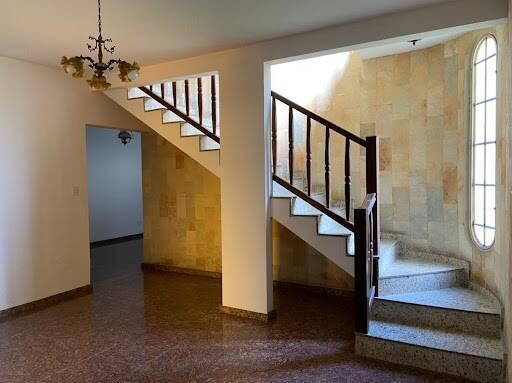 Casa, Funcionários, 4 Quartos, 5 Vagas, 2 Suítes