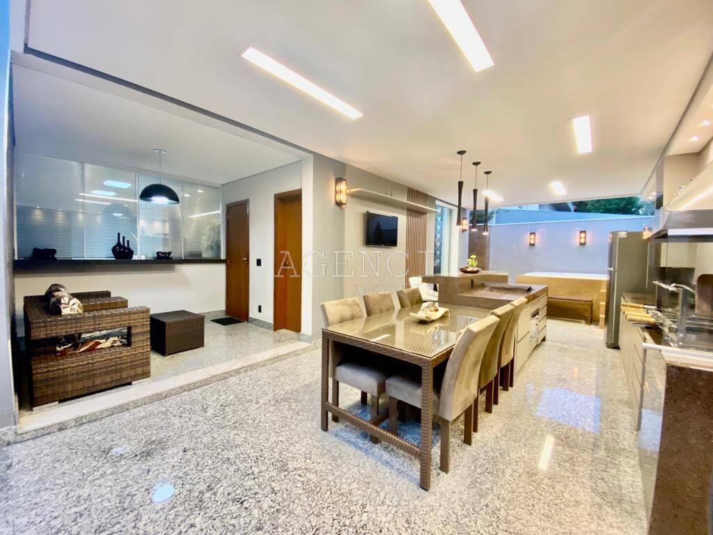 Casa, Trevo, 4 Quartos, 0 Vaga, 3 Suítes