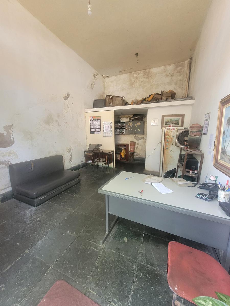 Lote, Sagrada Família, 2 Quartos, 4 Vagas