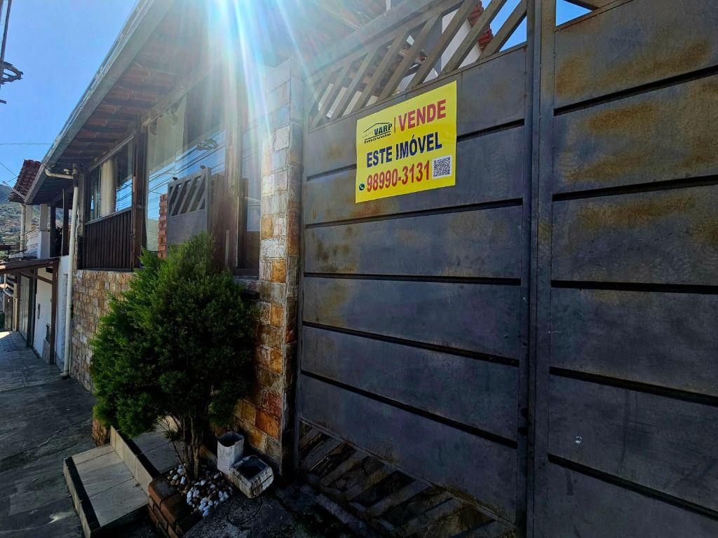 Casa, Esplanada, 3 Quartos, 5 Vagas, 1 Suíte