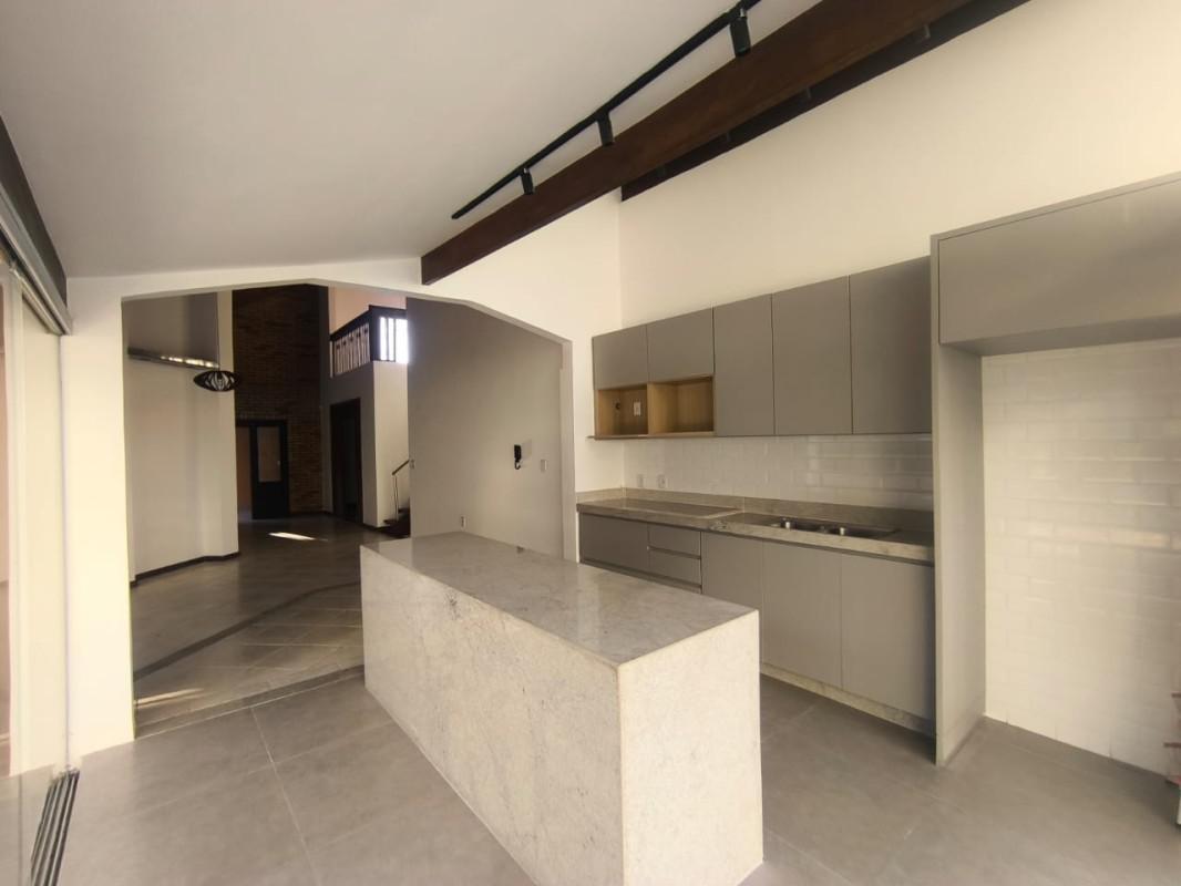 Casa, Trevo, 3 Quartos, 6 Vagas, 2 Suítes