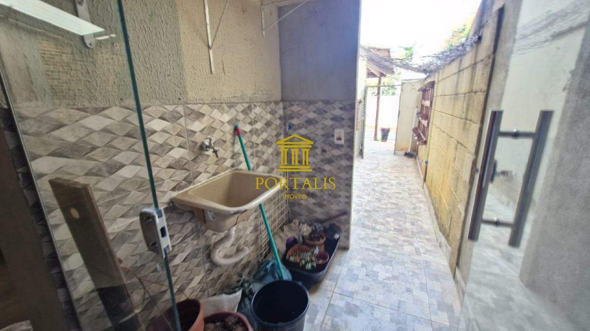 Casa, Cabral, 3 Quartos, 2 Vagas, 1 Suíte