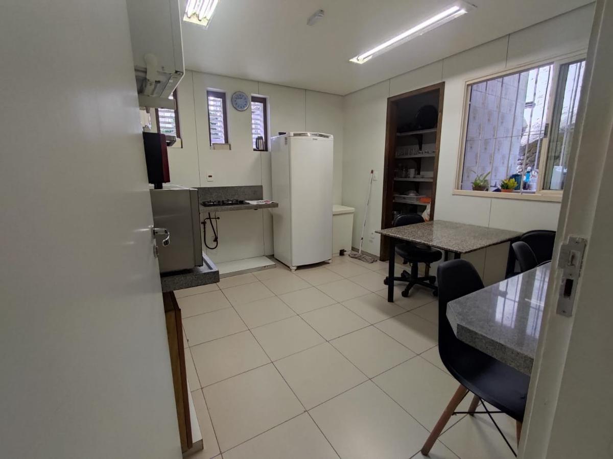 Casa Comercial, Vila Paris, 1 Quarto, 4 Vagas