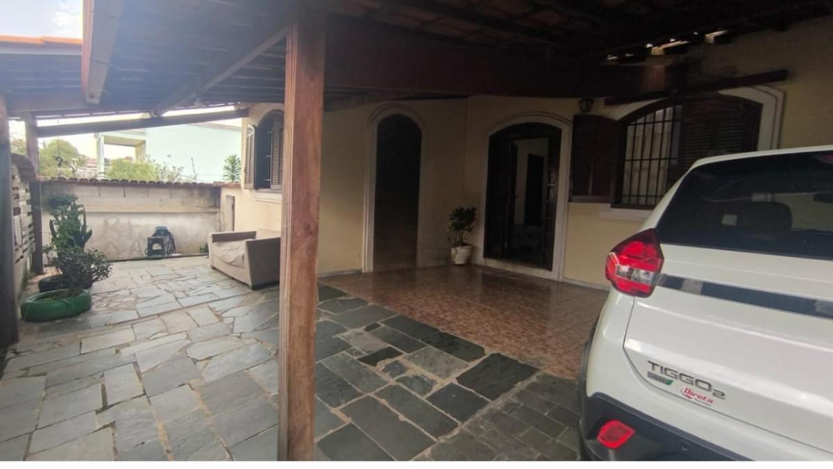 Casa, Tirol (barreiro), 4 Quartos, 2 Vagas, 1 Suíte