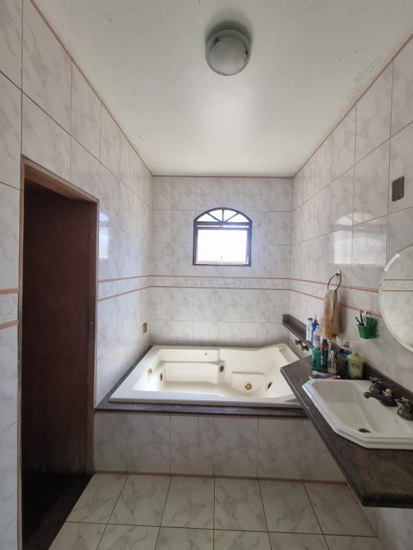 Casa, Três Barras, 5 Quartos, 3 Vagas, 1 Suíte