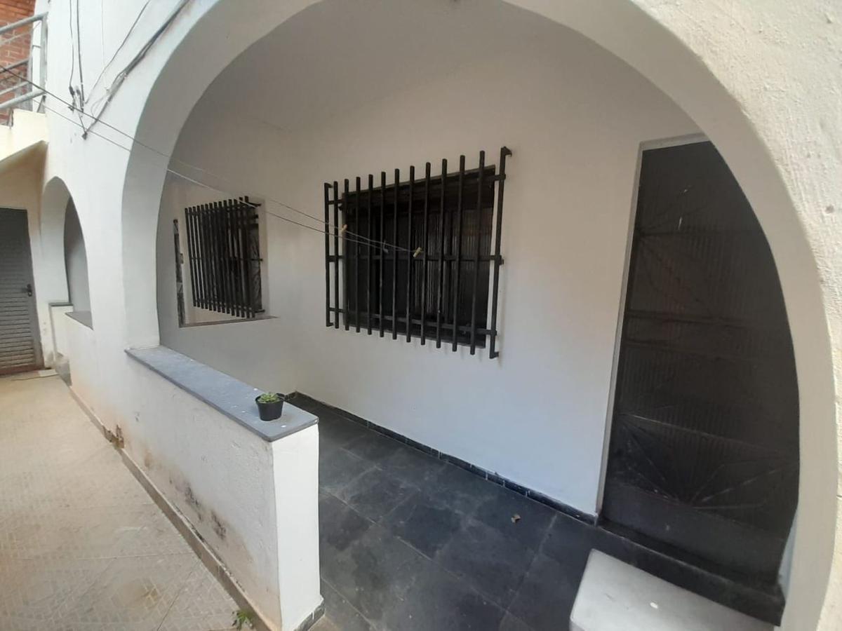 Casa, Cachoeirinha, 2 Quartos, 4 Vagas