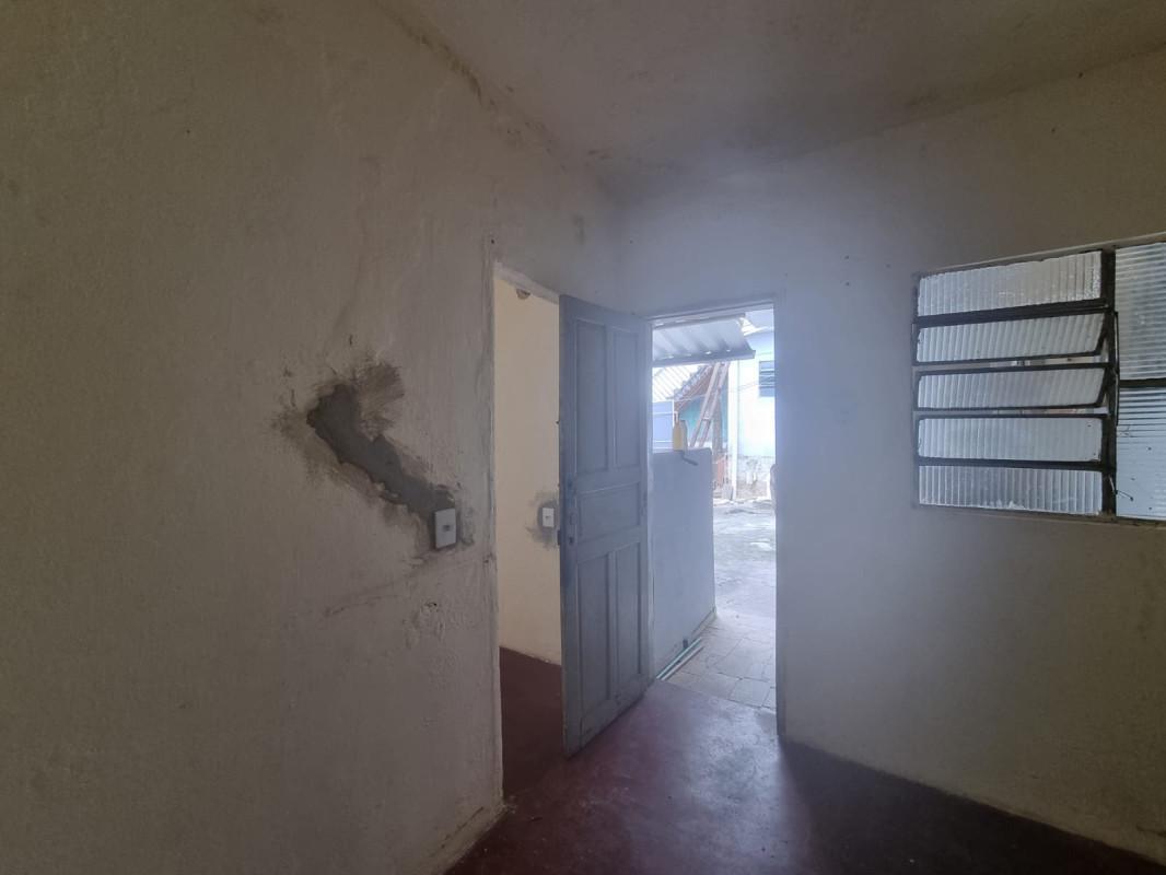 Quitinete, Industrial, 1 Quarto, 0 Vaga