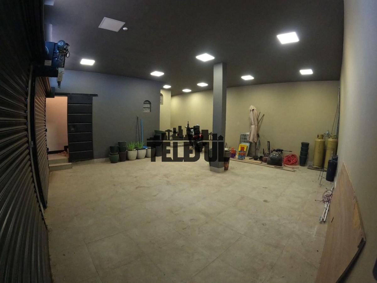 Casa, Centro, 2 Quartos, 3 Vagas, 1 Suíte