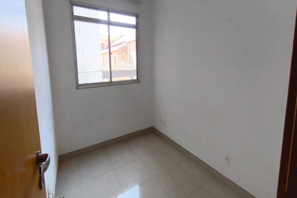 Apartamento, Sagrada Família, 3 Quartos, 2 Vagas, 1 Suíte