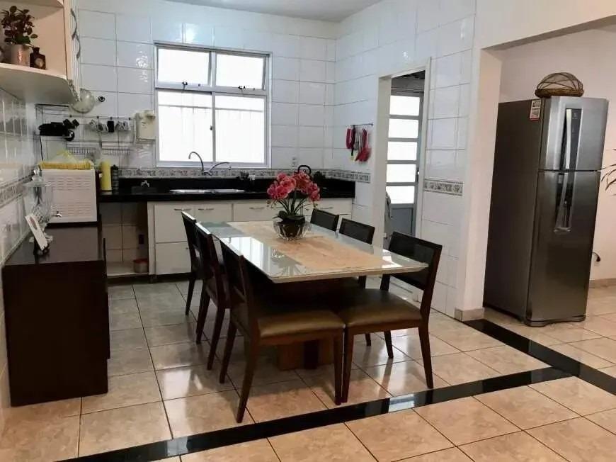 Casa, Buritis, 5 Quartos, 4 Vagas, 1 Suíte