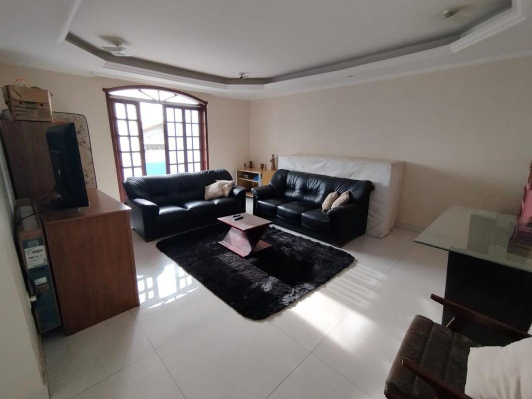 Casa, Castelo, 3 Quartos, 4 Vagas, 1 Suíte