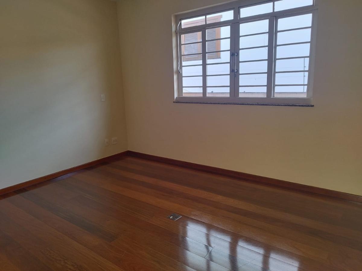 Casa, Fernão Dias, 4 Quartos, 5 Vagas, 2 Suítes
