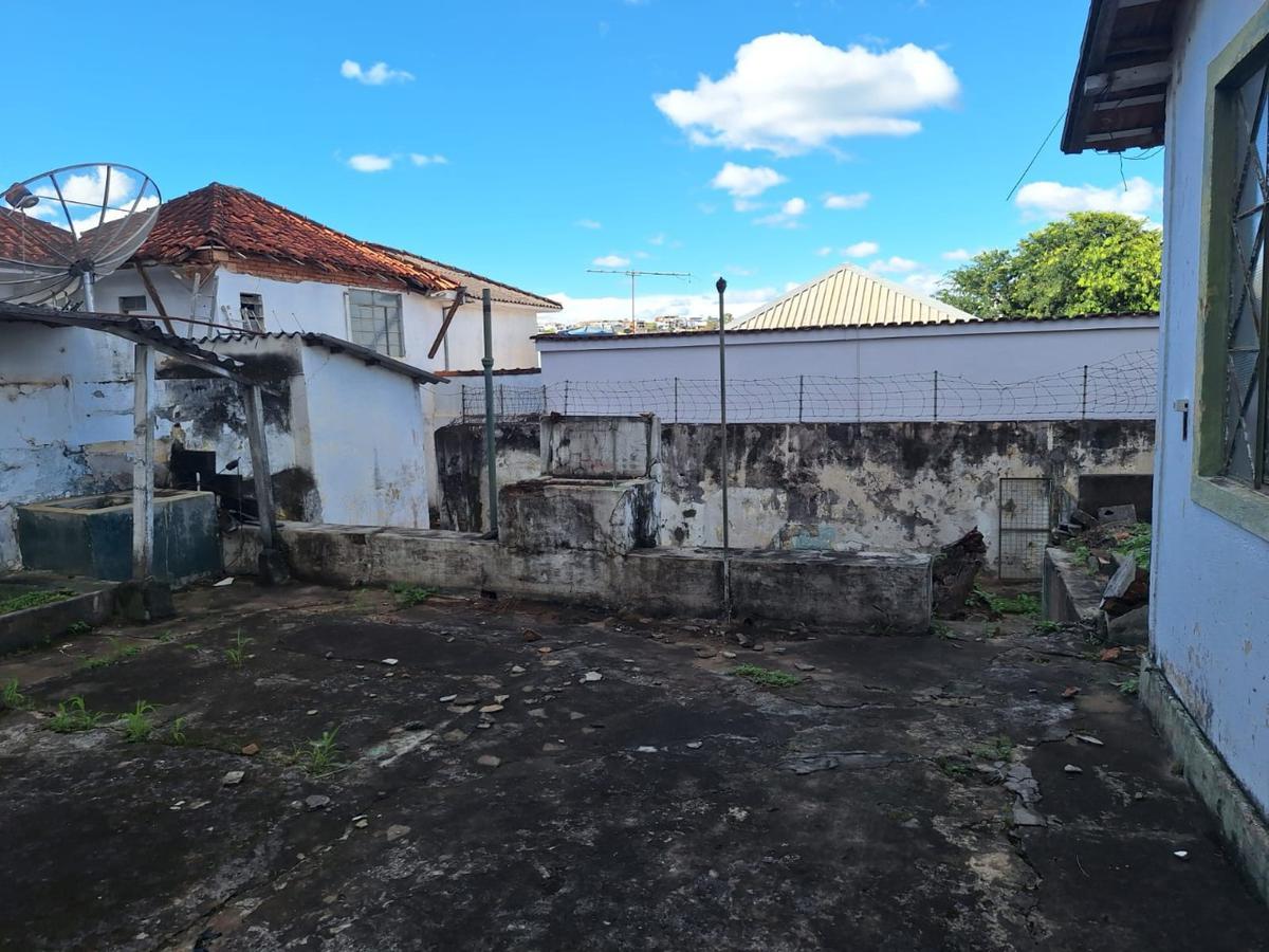 Casa, Centro, 6 Quartos, 1 Vaga, 1 Suíte