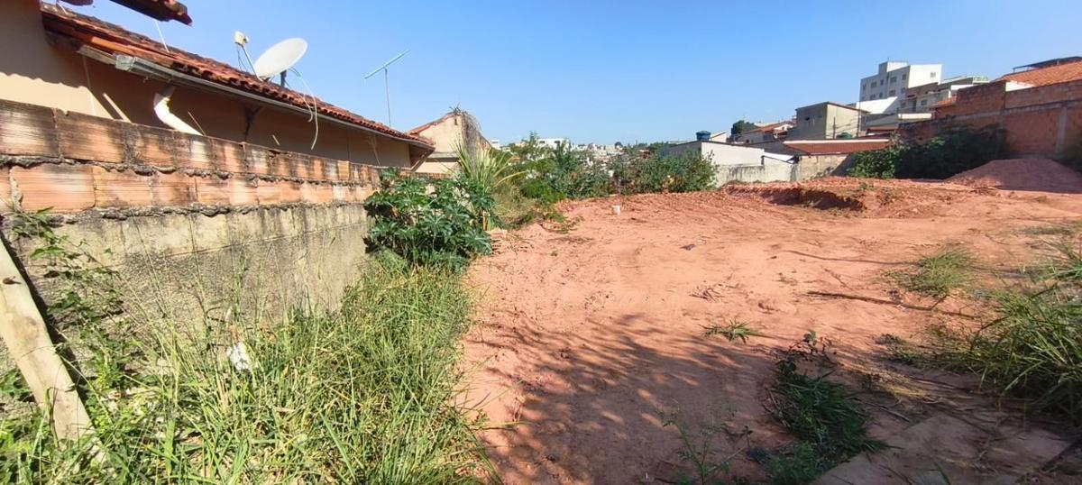 Lote, Vale das Amendoeiras, 0 Quarto, 0 Vaga