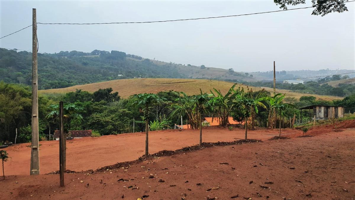 Lote, Centro, 1 Quarto, 1 Vaga