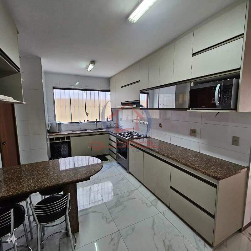 Casa, Castelo, 3 Quartos, 3 Vagas, 2 Suítes