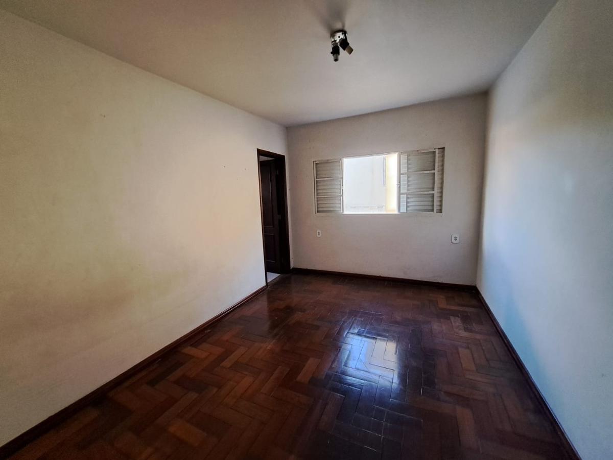 Casa, Centro, 3 Quartos, 0 Vaga, 1 Suíte