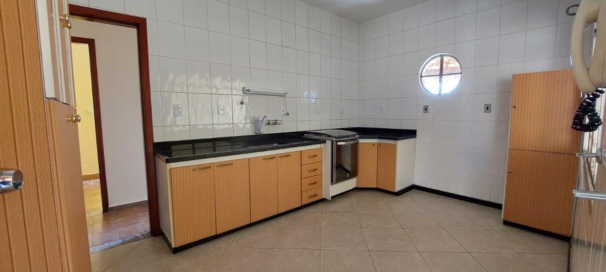 Casa, Centro, 4 Quartos, 4 Vagas, 1 Suíte