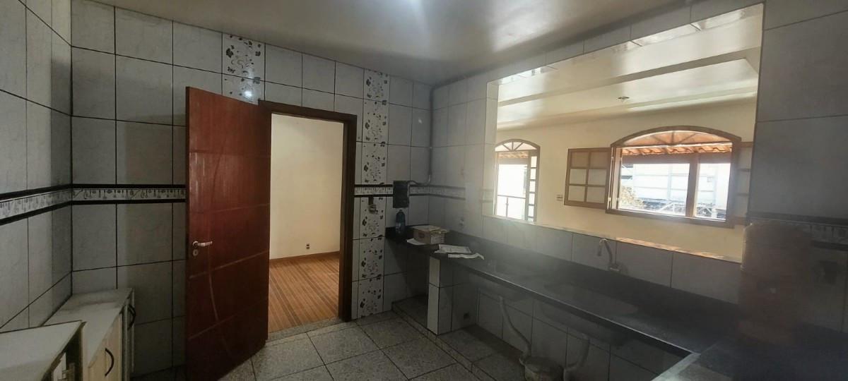 Casa, Vila Clóris, 4 Quartos, 5 Vagas, 1 Suíte