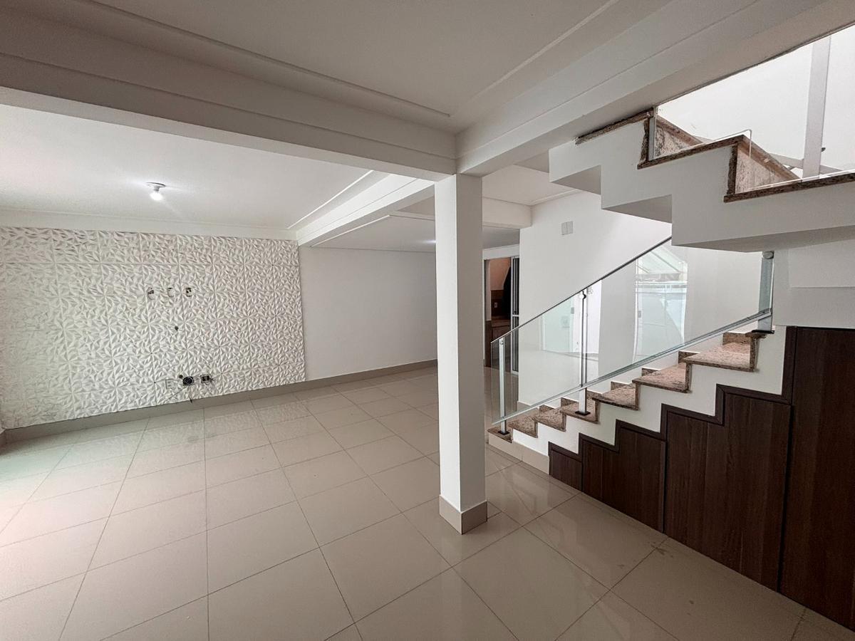 Casa, Castelo, 3 Quartos, 2 Vagas, 1 Suíte