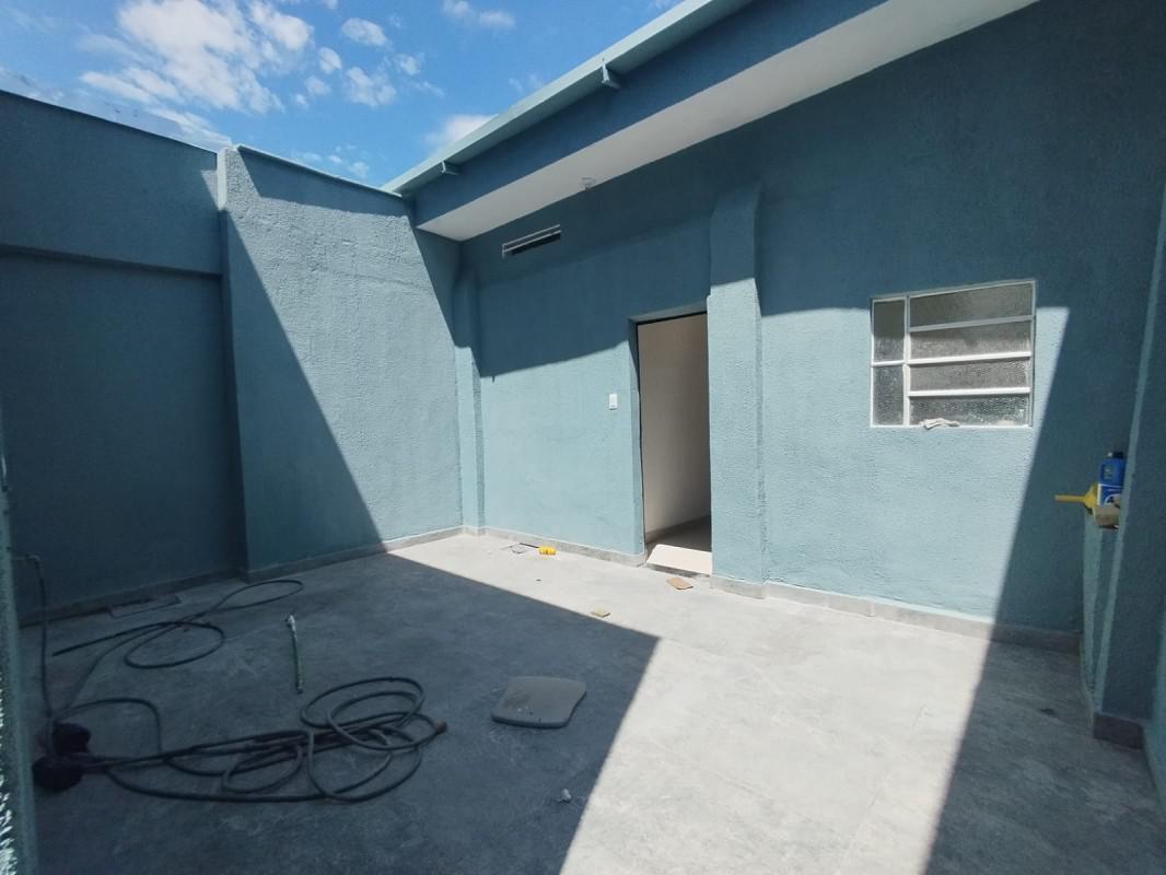 Casa Comercial, Santa Cruz, 2 Quartos, 0 Vaga, 1 Suíte