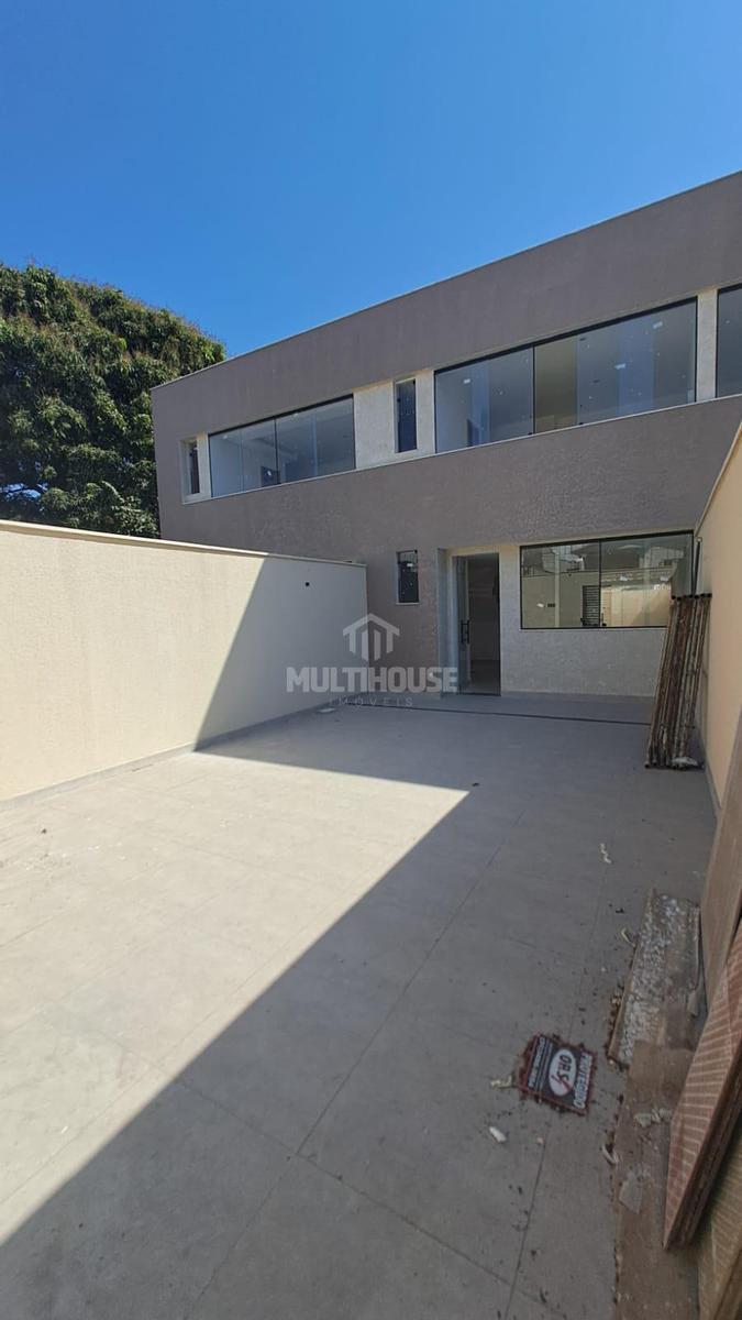 Casa, Santa Branca, 3 Quartos, 4 Vagas, 1 Suíte