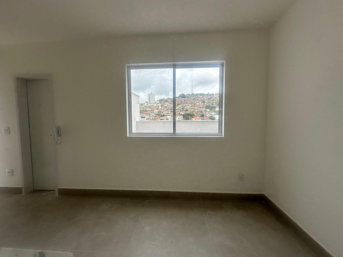 Cobertura, Funcionários, 2 Quartos, 2 Vagas, 2 Suítes