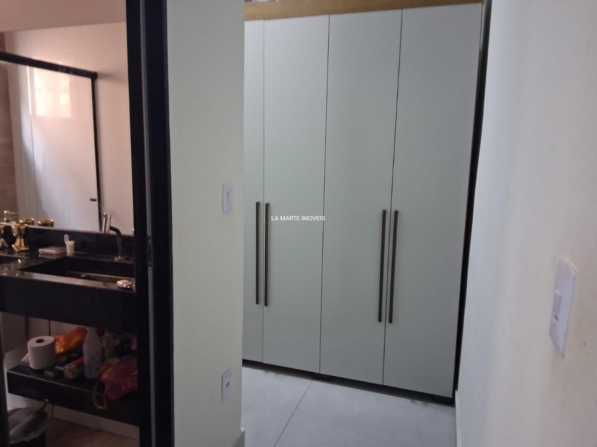 Casa, Industrial, 3 Quartos, 5 Vagas, 1 Suíte