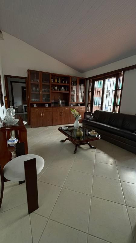 Casa, Castelo, 4 Quartos, 6 Vagas, 3 Suítes