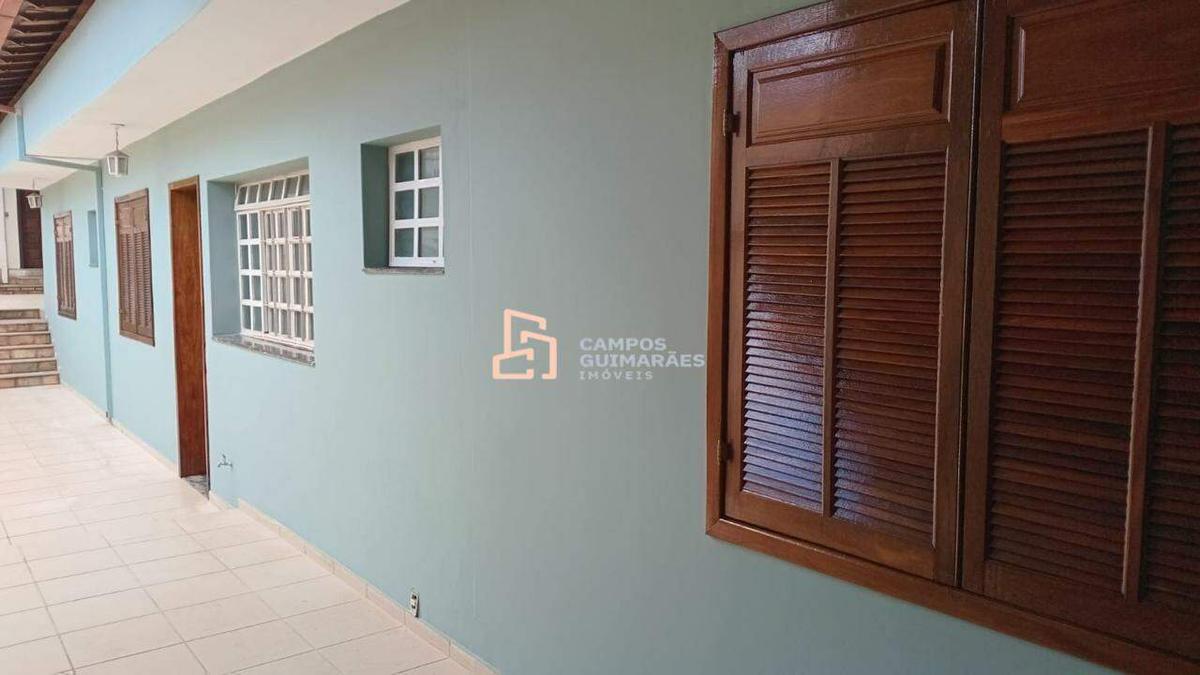 Casa Comercial, Barreiro, 4 Quartos, 5 Vagas, 1 Suíte